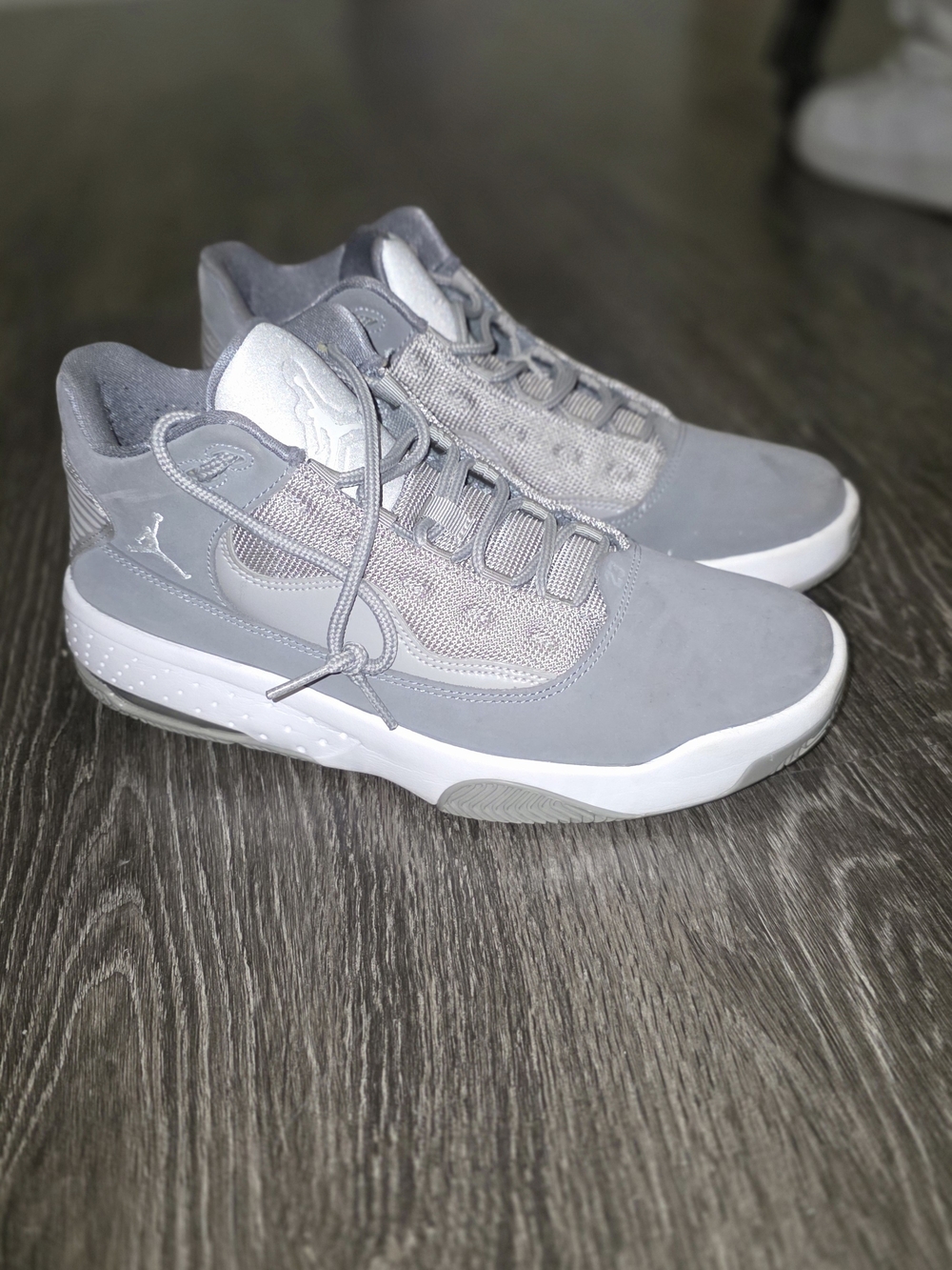 Jordan Men's Grey Athletic Low-Top Basketball Sneakers